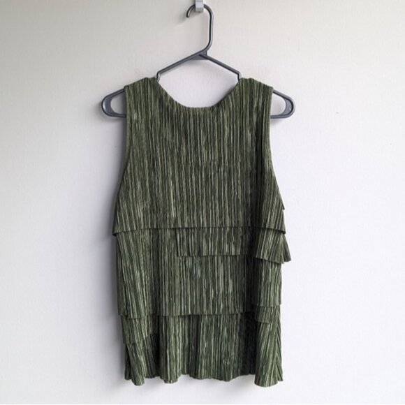 Dress Barn shiny green sleeveless tiered blouse - Picture 2 of 3